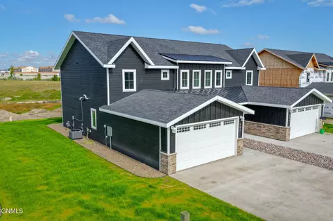 Exterior - 507 46th St E, Williston, ND 58801 photo 2 of 2