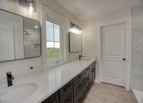 Bath - 509 46th St E, Williston, ND 58801 photo 2 of 6