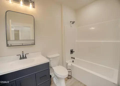 Bath - 509 46th St E, Williston, ND 58801 photo 1 of 6