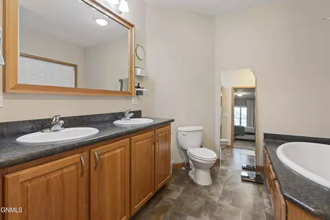 Bath - 3423 36th St W, Williston, ND 58801 photo 1 of 4
