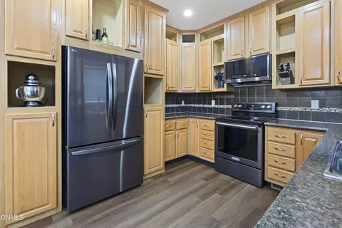 Kitchen - 3423 36th St W, Williston, ND 58801 photo 4 of 5