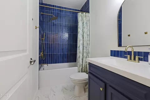 Bath - 3423 36th St W, Williston, ND 58801 photo 3 of 4