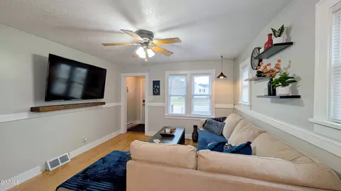 Living - 701 17th St, Bismarck, ND 58501 photo 1 of 1