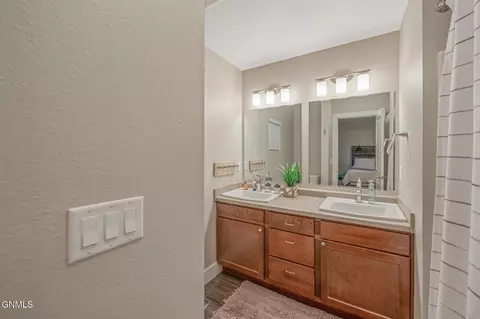 Bath - 2722 30th St W, Williston, ND 58801 photo 2 of 3