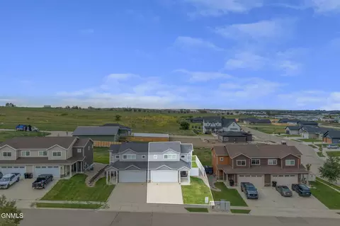 View/Area - 2722 30th St W, Williston, ND 58801 photo 2 of 8