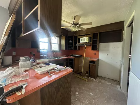 Kitchen - 513 3rd St E, Napoleon, ND 58561 photo 1 of 1