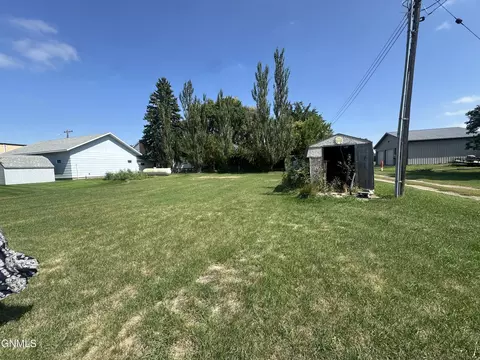 Exterior - 513 3rd St E, Napoleon, ND 58561 photo 6 of 6