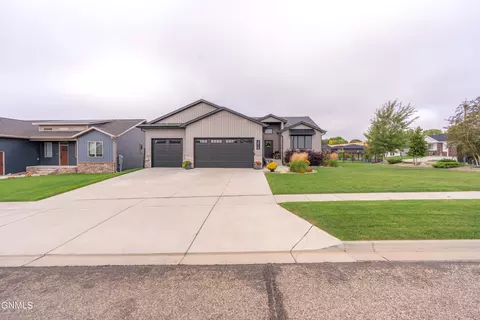 Exterior - 4010 Silver Blvd, Bismarck, ND 58503 photo 6 of 17