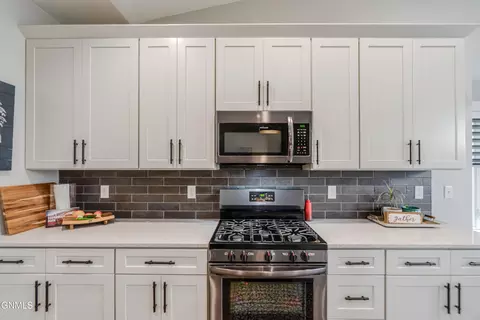 Kitchen - 4010 Silver Blvd, Bismarck, ND 58503 photo 8 of 12
