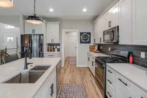 Kitchen - 4010 Silver Blvd, Bismarck, ND 58503 photo 7 of 12