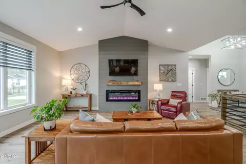 Living - 4010 Silver Blvd, Bismarck, ND 58503 photo 6 of 8