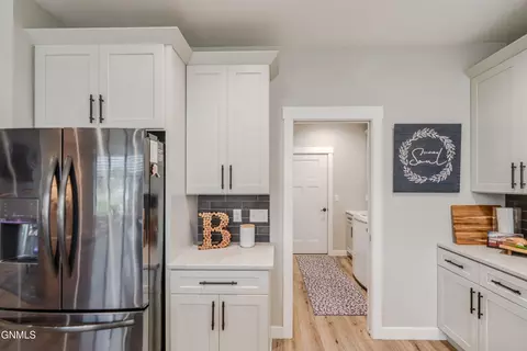 Entry Way - 4010 Silver Blvd, Bismarck, ND 58503 photo 3 of 6