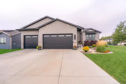 Exterior - 4010 Silver Blvd, Bismarck, ND 58503 photo 8 of 17