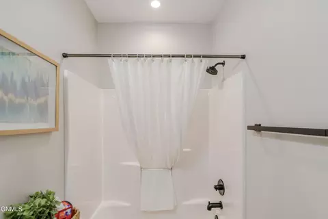 Bath - 4010 Silver Blvd, Bismarck, ND 58503 photo 4 of 12