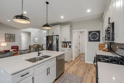 Kitchen - 4010 Silver Blvd, Bismarck, ND 58503 photo 6 of 12