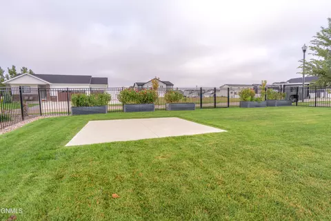 Exterior - 4010 Silver Blvd, Bismarck, ND 58503 photo 14 of 17