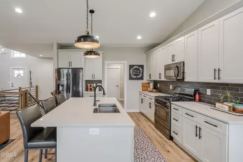 Kitchen - 4010 Silver Blvd, Bismarck, ND 58503 photo 4 of 12