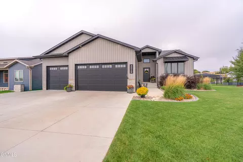 Exterior - 4010 Silver Blvd, Bismarck, ND 58503 photo 1 of 17