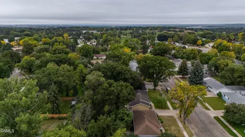View/Area - 2033 Saint Benedict Dr, Bismarck, ND 58501 photo 8 of 9
