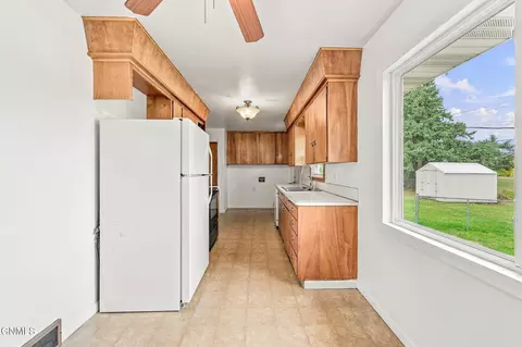 Kitchen - 208 E Turnpike Ave, Bismarck, ND 58501 photo 1 of 6
