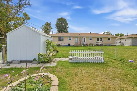 Exterior - 208 E Turnpike Ave, Bismarck, ND 58501 photo 7 of 8