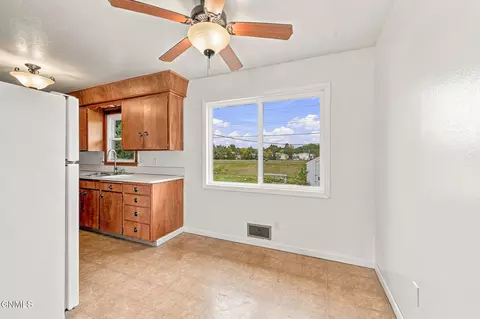Kitchen - 208 E Turnpike Ave, Bismarck, ND 58501 photo 4 of 6