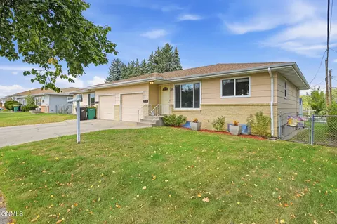 Exterior - 208 E Turnpike Ave, Bismarck, ND 58501 photo 2 of 8