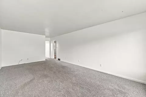 Living - 208 E Turnpike Ave, Bismarck, ND 58501 photo 1 of 2