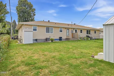 Exterior - 208 E Turnpike Ave, Bismarck, ND 58501 photo 5 of 8