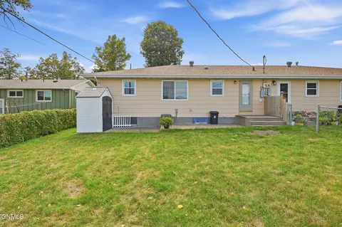 Exterior - 208 E Turnpike Ave, Bismarck, ND 58501 photo 6 of 8