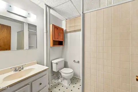 Bath - 208 E Turnpike Ave, Bismarck, ND 58501 photo 2 of 2