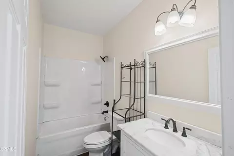 Bath - 15112 53rd St NW, Williston, ND 58801 photo 2 of 3