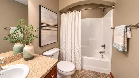 Bath - 1720 Calgary Loop, Bismarck, ND 58503 photo 4 of 5