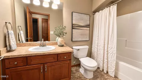 Bath - 1720 Calgary Loop, Bismarck, ND 58503 photo 3 of 5