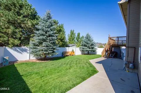 Exterior - 817 15th Ave E, Dickinson, ND 58601 photo 3 of 3