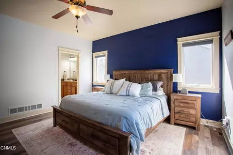 Bedroom - 817 15th Ave E, Dickinson, ND 58601 photo 2 of 4