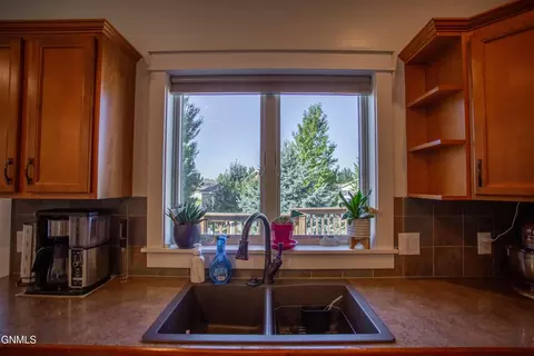 Kitchen - 817 15th Ave E, Dickinson, ND 58601 photo 3 of 4