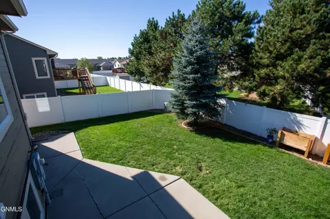 Exterior - 817 15th Ave E, Dickinson, ND 58601 photo 1 of 3
