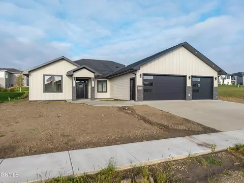 3926 Herd Pl, Bismarck, ND 58503