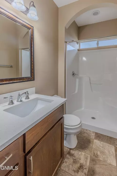 Bath - 306 Lena Ct SE, Mandan, ND 58554 photo 2 of 3