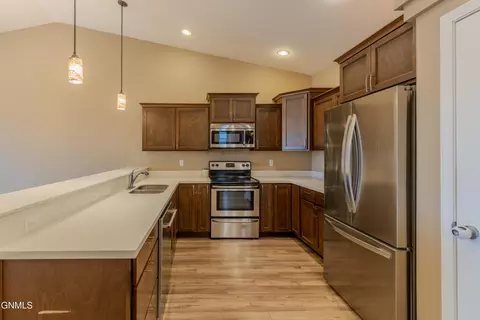 Kitchen - 306 Lena Ct SE, Mandan, ND 58554 photo 2 of 2