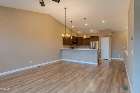 Living - 306 Lena Ct SE, Mandan, ND 58554 photo 2 of 6