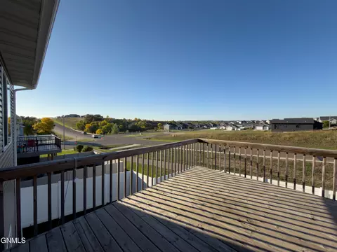 Exterior - 306 Lena Ct SE, Mandan, ND 58554 photo 2 of 2