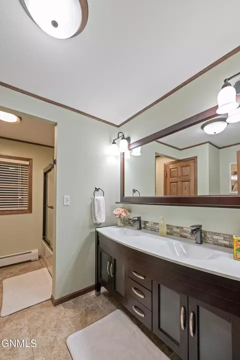 Bath - 14063 48th St NW, Williston, ND 58801 photo 3 of 12