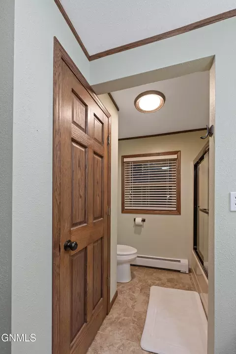 Bath - 14063 48th St NW, Williston, ND 58801 photo 4 of 12