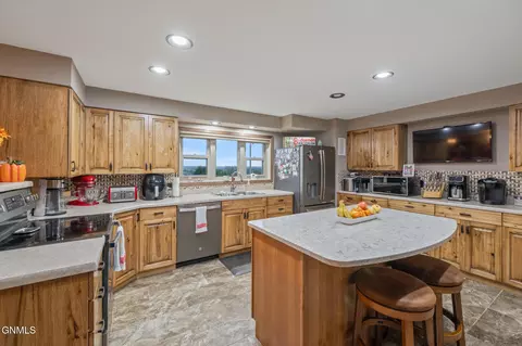 Kitchen - 14063 48th St NW, Williston, ND 58801 photo 5 of 5