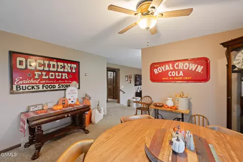 Dining - 14063 48th St NW, Williston, ND 58801 photo 2 of 4