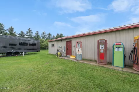 Exterior - 14063 48th St NW, Williston, ND 58801 photo 16 of 25