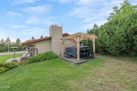 Exterior - 14063 48th St NW, Williston, ND 58801 photo 4 of 25