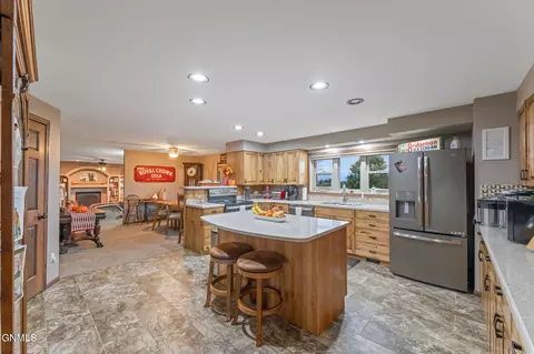 Kitchen - 14063 48th St NW, Williston, ND 58801 photo 3 of 5